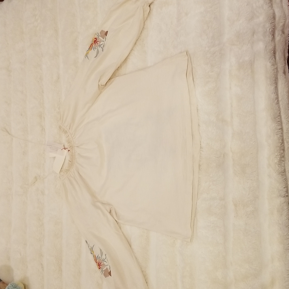 NWT Solitaire Beige/Cream Embroidered Long Sleeve Top, size M - Picture 11 of 16
